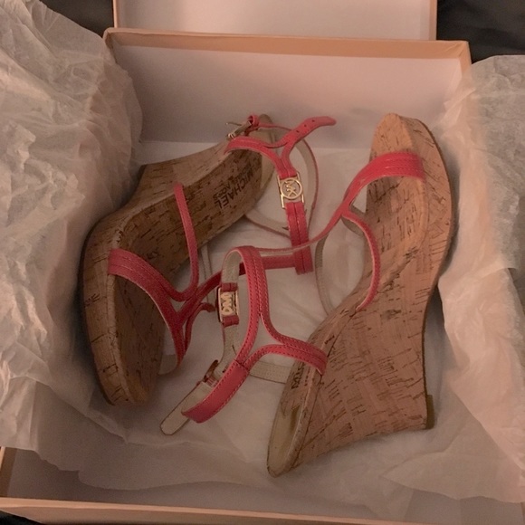 NEW MICHAEL KORS WEDGE - Picture 2 of 3